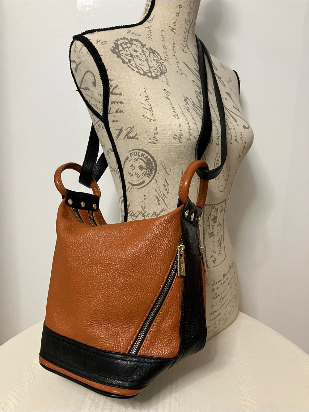 Valentina Convertible Leather Bucket Bag Cognac/Black - Picture 3 of 13